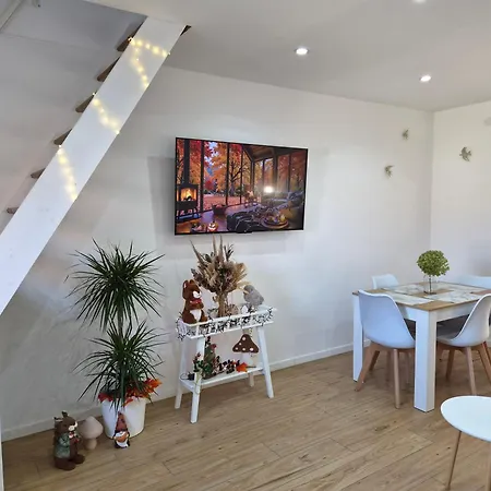 Petite Maison Avec Jardin *